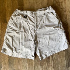 Columbia women’s khaki shorts size L - 8” inseam